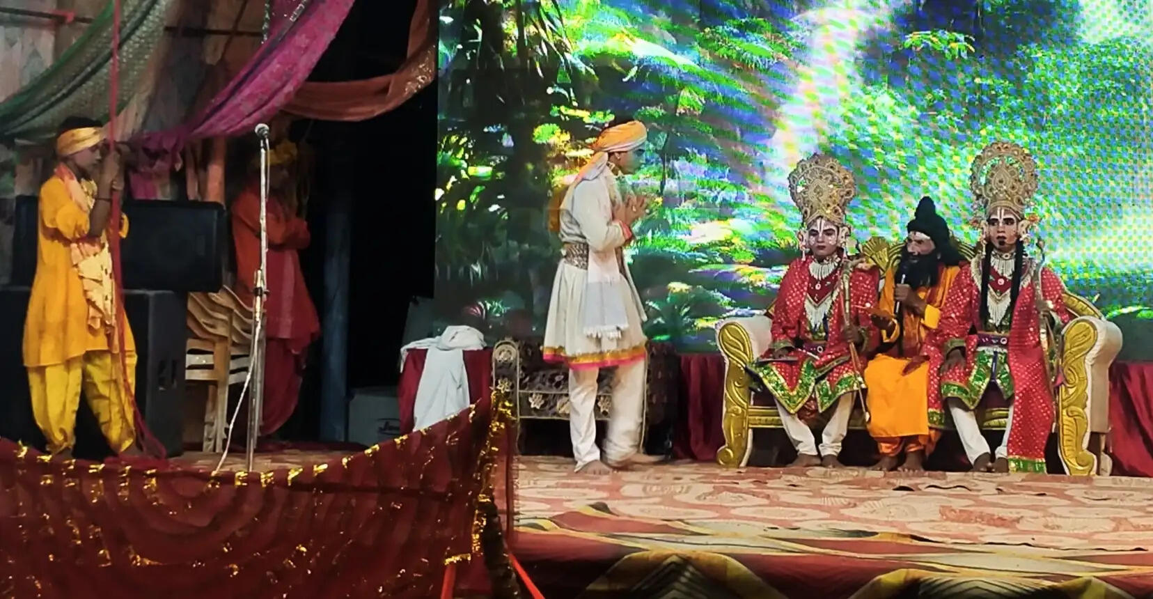 नौतनवा में पारंपरिक रामलीला का भव्य मंचन