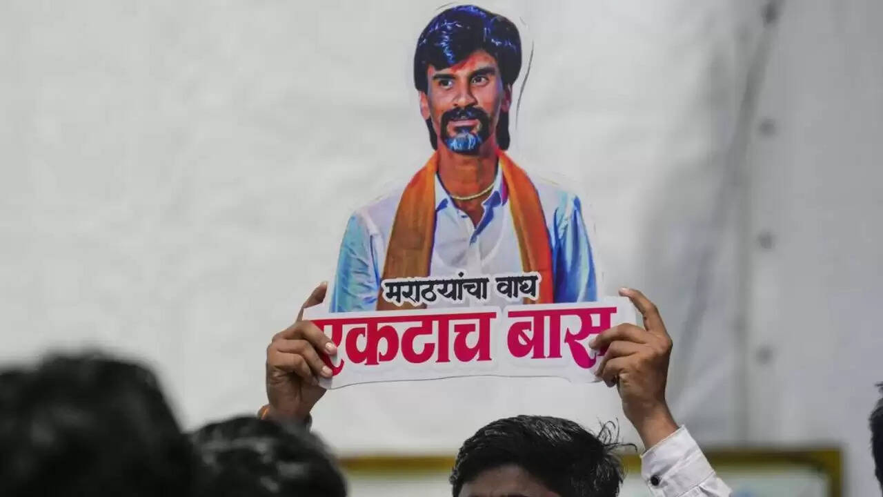 महाराष्ट्र सरकार ने मराठा आरक्षण की मांग को स्वीकार किया