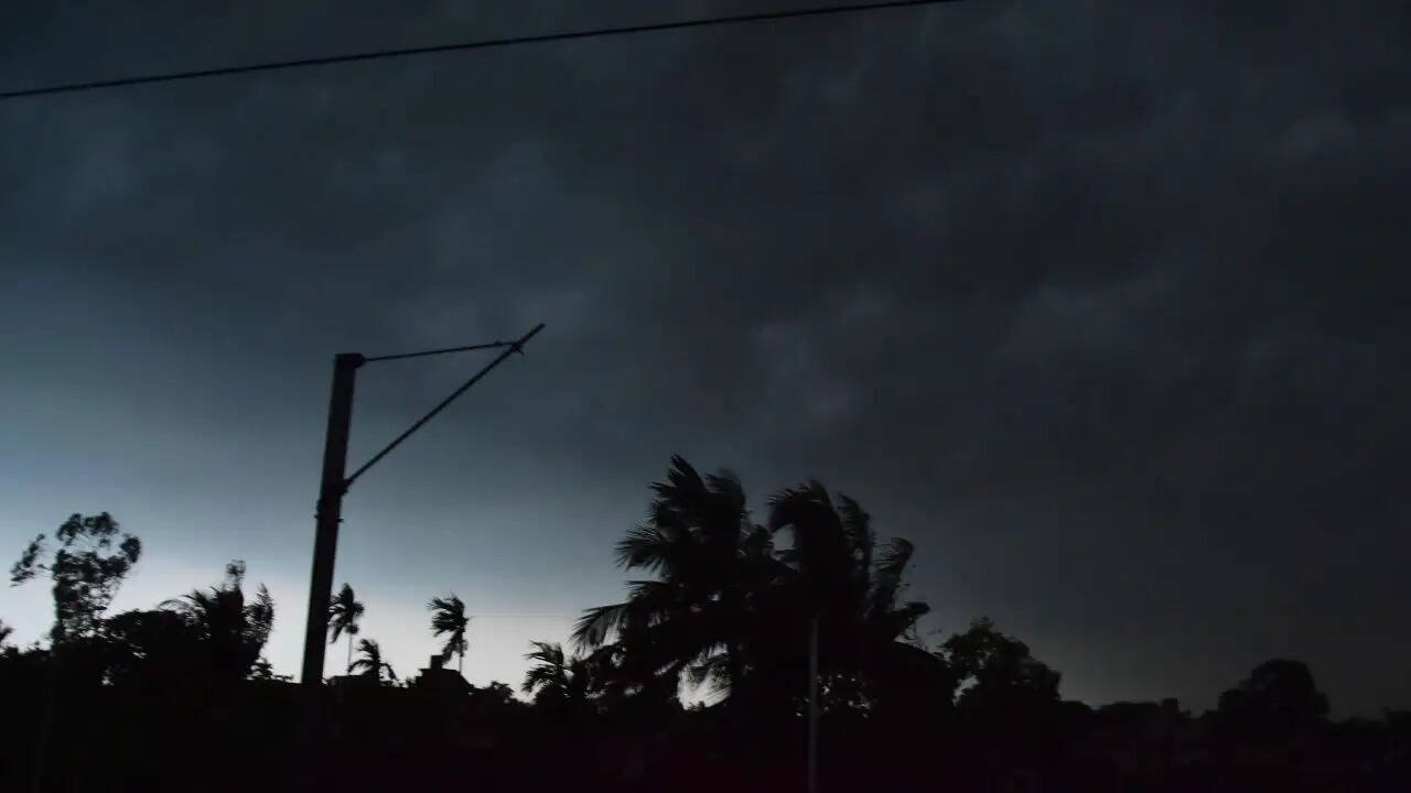 भारत में मौसम में बदलाव: तूफान और बारिश की चेतावनी