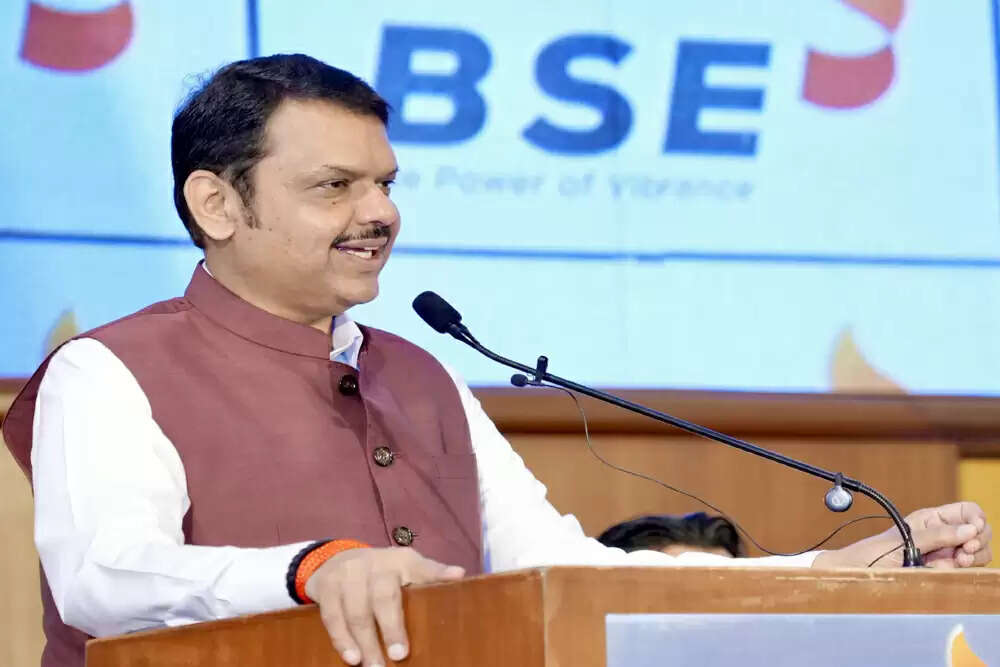 देवेंद्र फडणवीस ने निशिकांत दुबे के बयान पर दी प्रतिक्रिया