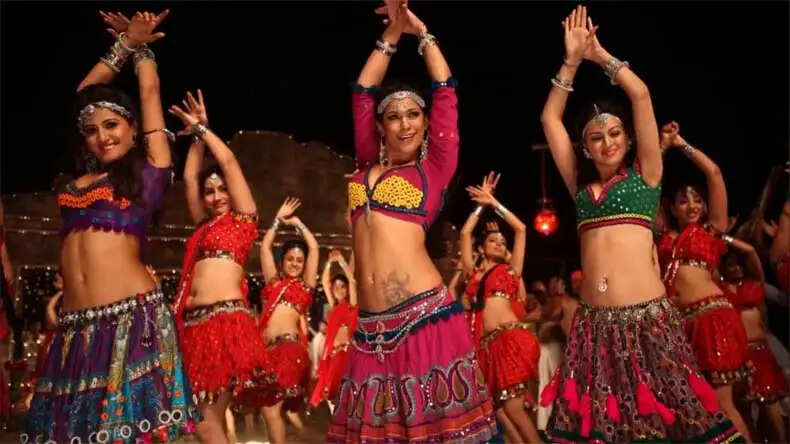 बॉलीवुड के विवादास्पद गाने: डबल मिनिंग लिरिक्स पर उठे सवाल