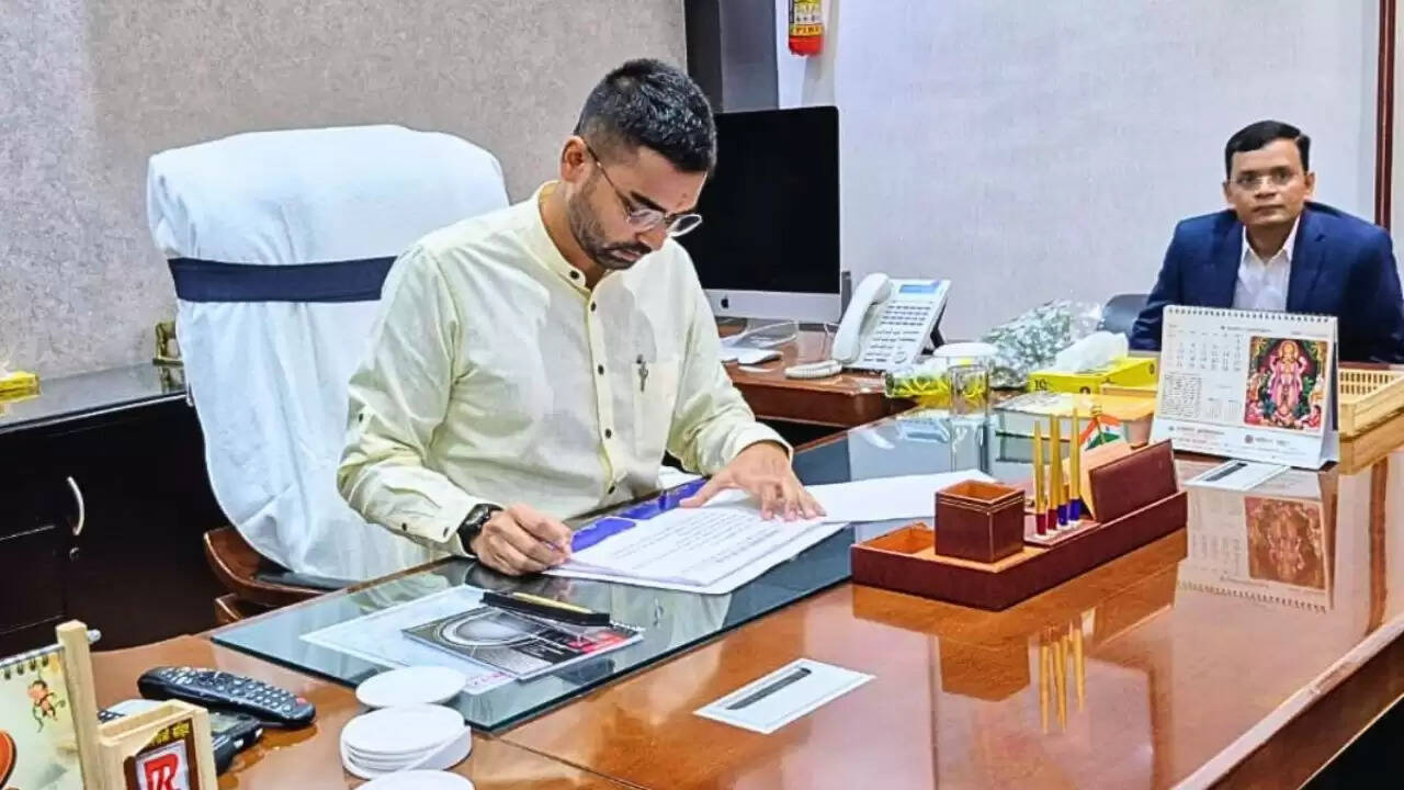 बिहार में दीपक प्रकाश कुशवाहा की मंत्री पद पर नियुक्ति पर उठे सवाल