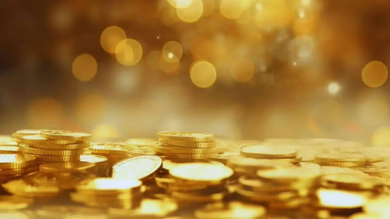 सोने और चांदी की कीमतों में भारी गिरावट: निवेशकों के लिए क्या है सही समय?