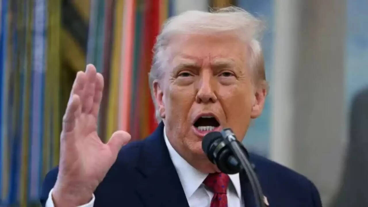 डोनाल्ड ट्रंप का ईरान पर कड़ा रुख: होर्मुज स्ट्रेट पर बढ़ता तनाव