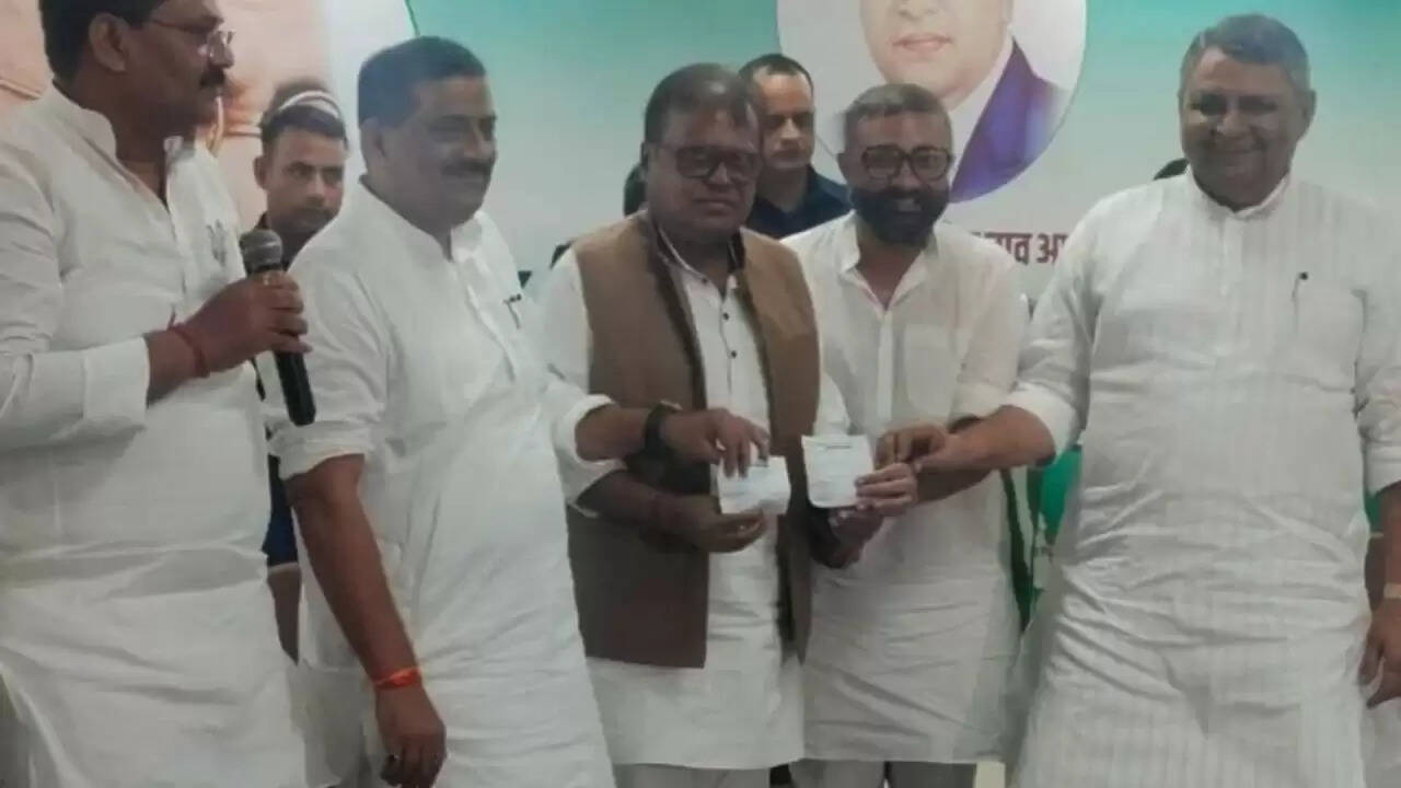 बिहार चुनाव से पहले कांग्रेस को लगा बड़ा झटका, अशोक राम ने जदयू जॉइन किया