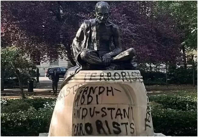 महात्मा गांधी की प्रतिमा पर तोड़फोड़: भारत ने किया कड़ा विरोध