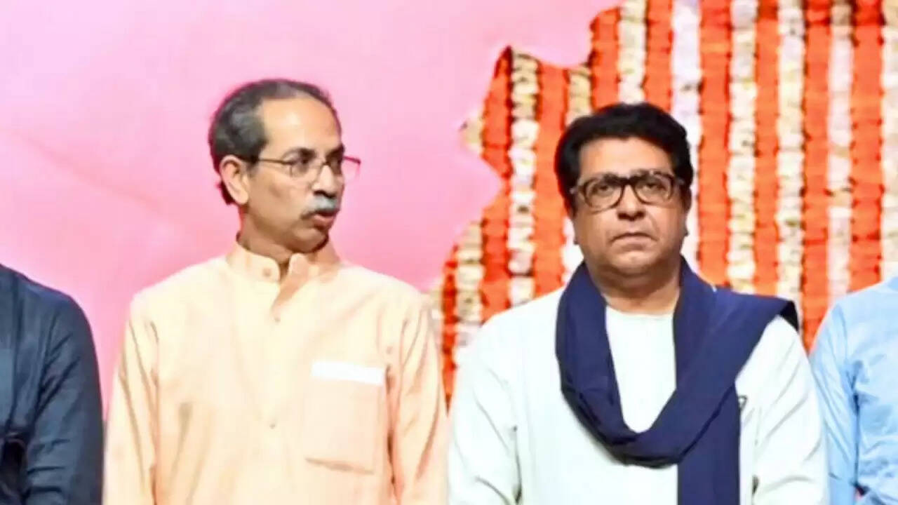 उद्धव और राज ठाकरे का एक मंच पर आना: क्या है इसके पीछे की राजनीति?