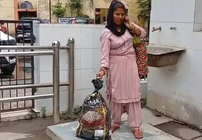 गोंडा में सांप पकड़ने वाले सपेरे की कोबरा के डसने से मौत