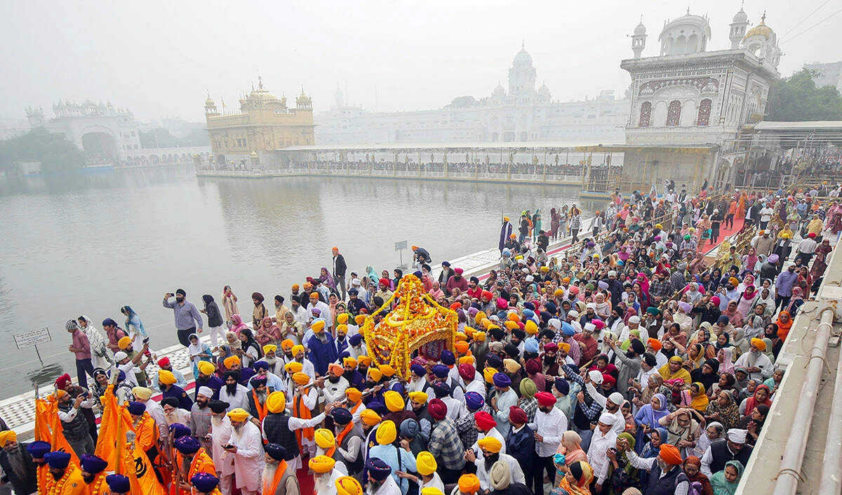 गुरु नानक देव: सिख धर्म के संस्थापक और उनके अद्वितीय विचार