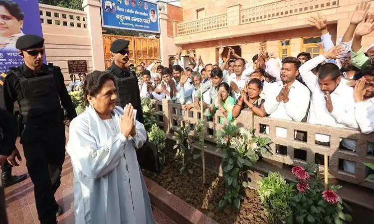 मायावती ने कांशीराम की जयंती पर कांग्रेस और सपा पर साधा निशाना