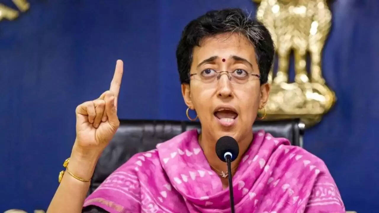 दिल्ली विधानसभा में सीएजी रिपोर्ट पर बहस: आप और भाजपा के बीच तीखी नोकझोंक