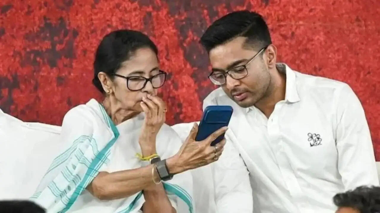पश्चिम बंगाल में टीएमसी के भीतर बगावत: ममता बनर्जी की चुनौती