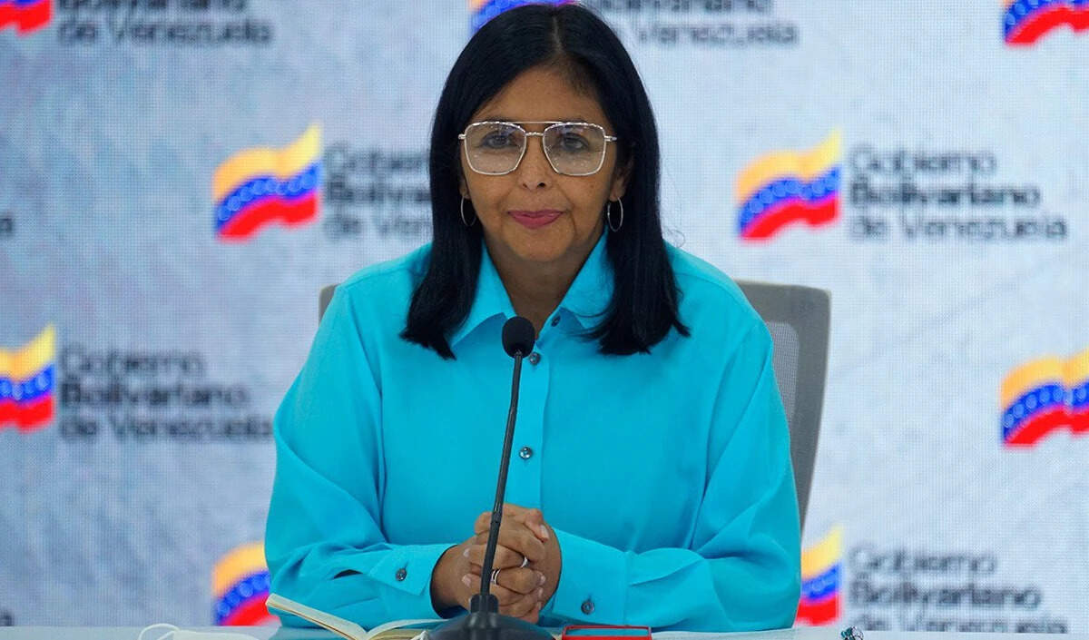 वेनेजुएला में राजनीतिक संकट: डेल्सी रोड्रिग्ज बने अंतरिम राष्ट्रपति