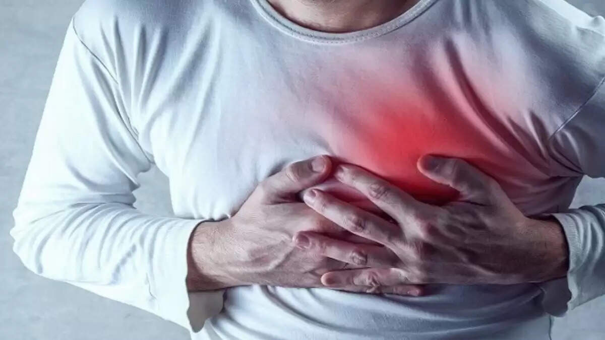 हार्ट अटैक से बचने के उपाय: खांसने का महत्व