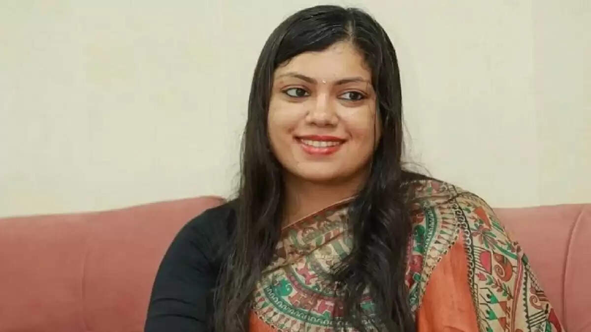 नोएडा की नई DM मेधा रूपम के सामने चुनौतियों का सामना