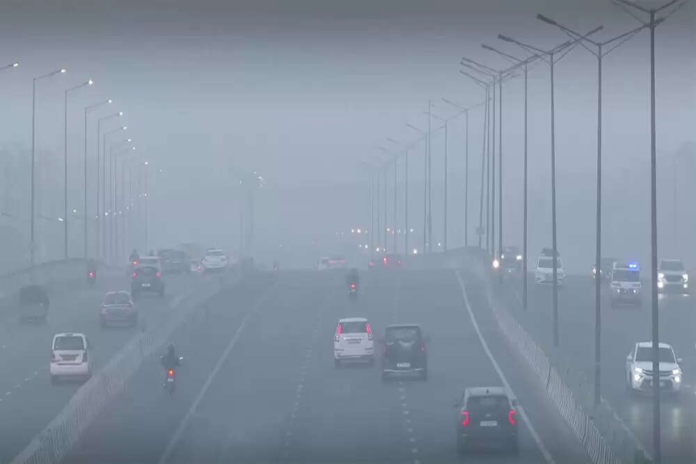 दिल्ली की हवा में सुधार, लेकिन प्रदूषण की चिंता बरकरार