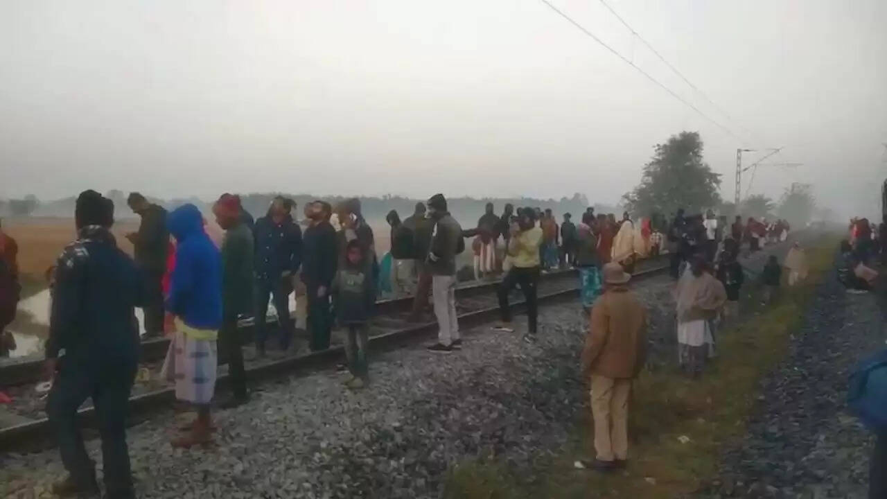 असम में ट्रेन दुर्घटना: हाथियों से टकराने के बाद पटरी से उतरी राजधानी एक्सप्रेस