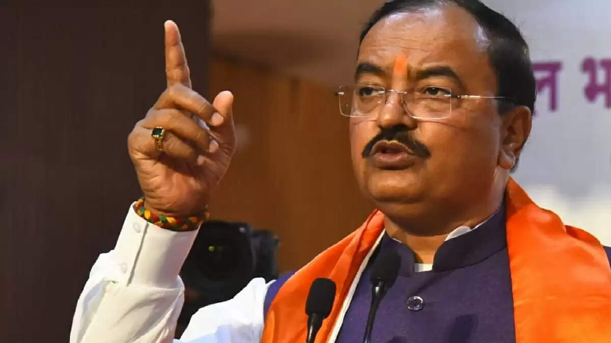 डिप्टी सीएम केशव प्रसाद मोर्या का नोएडा दौरा: अधिकारियों को दी चेतावनी