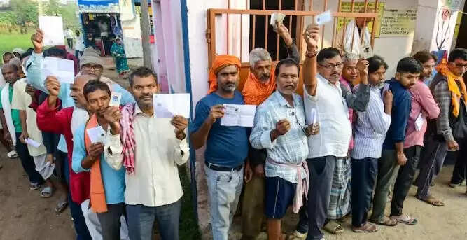 बिहार विधानसभा चुनाव: पहले चरण में 53.77% मतदान, खान सर ने किया वोट