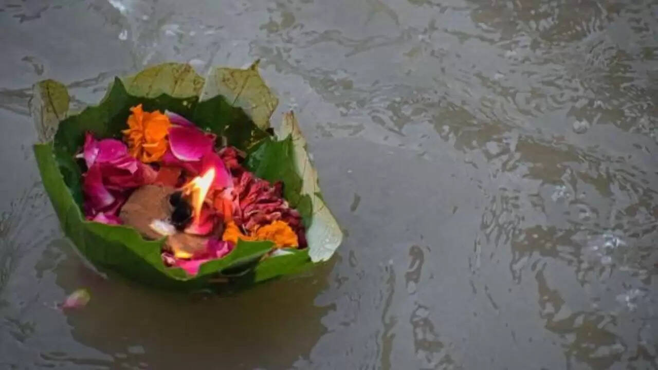 सर्वपितृ अमावस्या 2025: पितरों को प्रसन्न करने का विशेष दिन