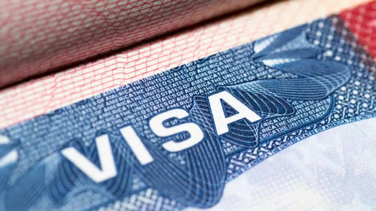 भारत ने फिर से शुरू किया चीनी नागरिकों के लिए पर्यटक वीजा, संबंधों में सुधार की दिशा में बड़ा कदम