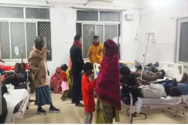 श्रावस्ती में 30 बच्चों की तबीयत बिगड़ी, जहरीले बीज खाने से अस्पताल में भर्ती