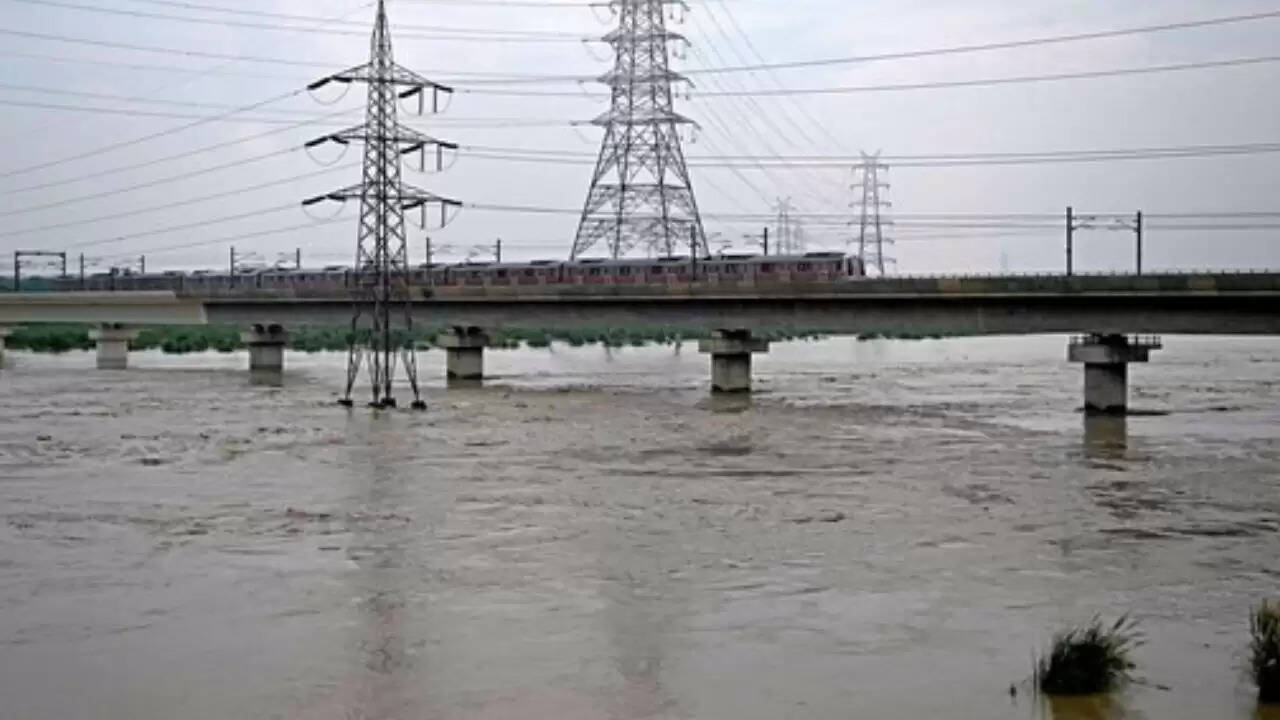 दिल्ली में बाढ़ का खतरा: यमुना का जलस्तर बढ़ने की चेतावनी