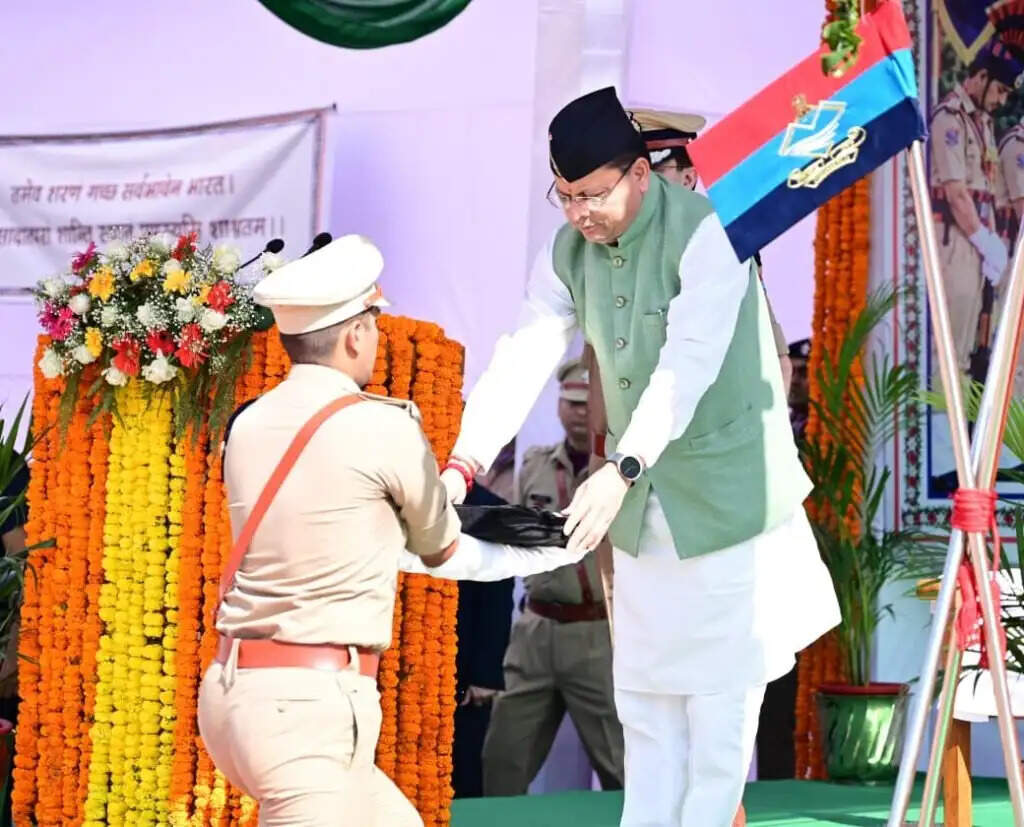 मुख्यमंत्री धामी ने पुलिस स्मृति दिवस पर शहीदों को श्रद्धांजलि दी