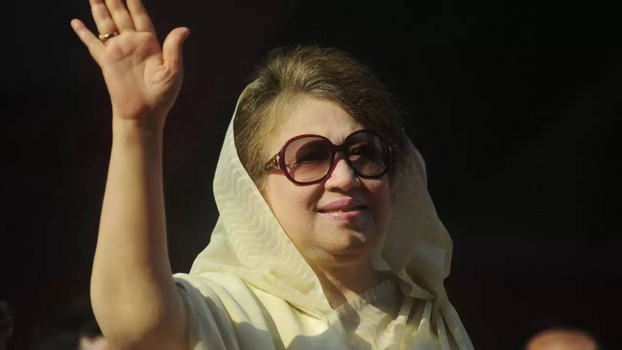 खालिदा जिया: बांग्लादेश की राजनीति की 'लड़ती बेगम' का सफर