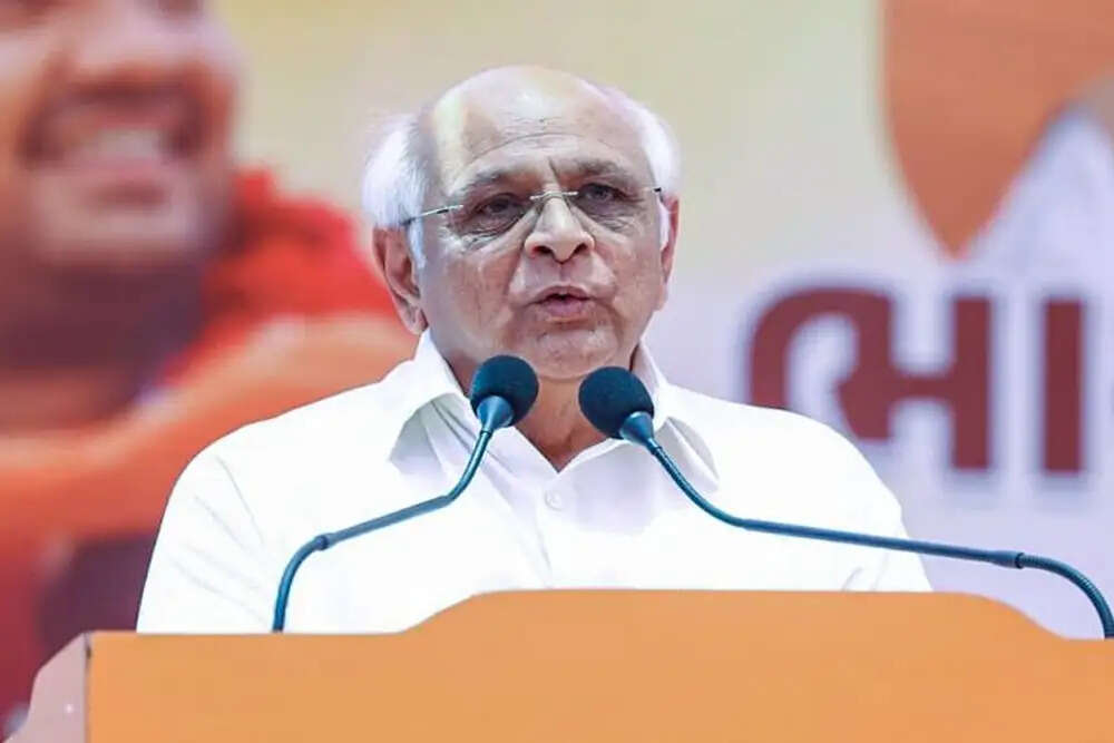 गुजरात सरकार ने प्रशासनिक सुधार के लिए छह अधिकारियों को अतिरिक्त जिम्मेदारियां सौंपी