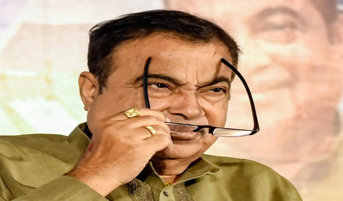 नितिन गडकरी ने आंध्र प्रदेश और पश्चिम बंगाल में राष्ट्रीय राजमार्गों की गुणवत्ता की समीक्षा की