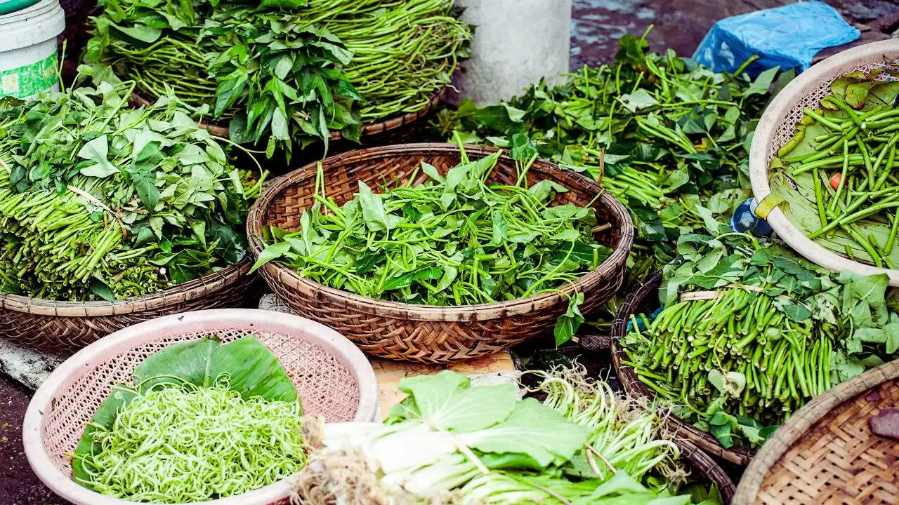 सर्दियों में सेहतमंद रहने के लिए इन हरी पत्तेदार सब्जियों को करें शामिल