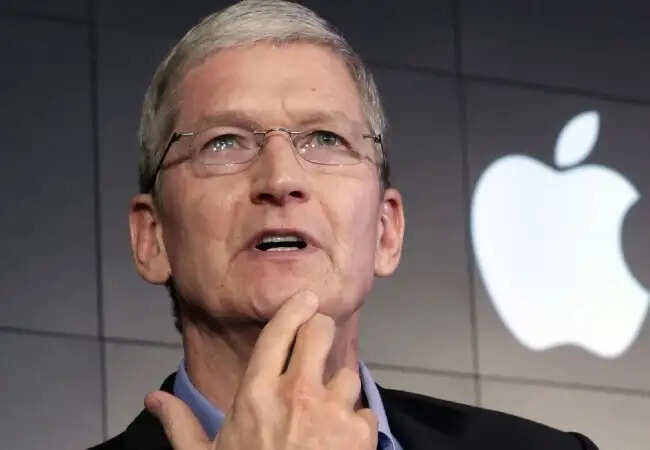 टिम कुक ने एप्पल के सीईओ पद से हटने का लिया निर्णय, जानें नए सीईओ के बारे में