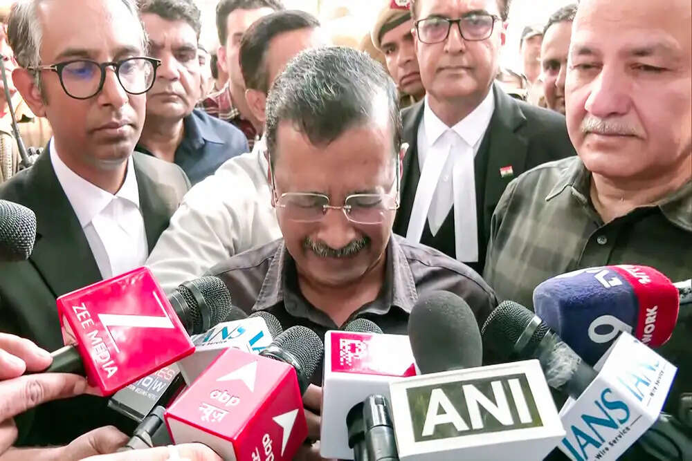 दिल्ली आबकारी नीति मामले में केजरीवाल और सिसोदिया को मिली बड़ी राहत