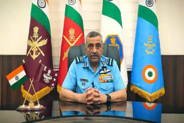 एयर मार्शल आशुतोष दीक्षित बने भारतीय वायुसेना के नए वाइस चीफ