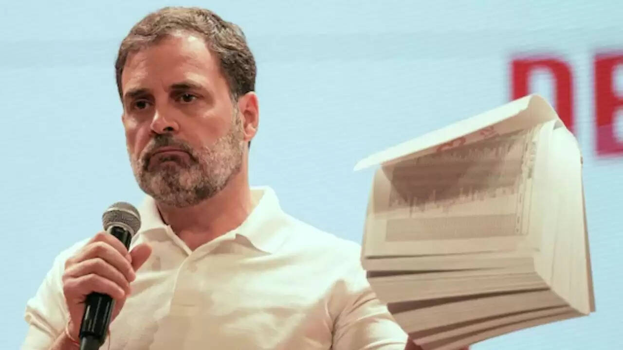 राहुल गांधी का चुनाव आयोग पर हमला: क्या हो रही है वोट चोरी?