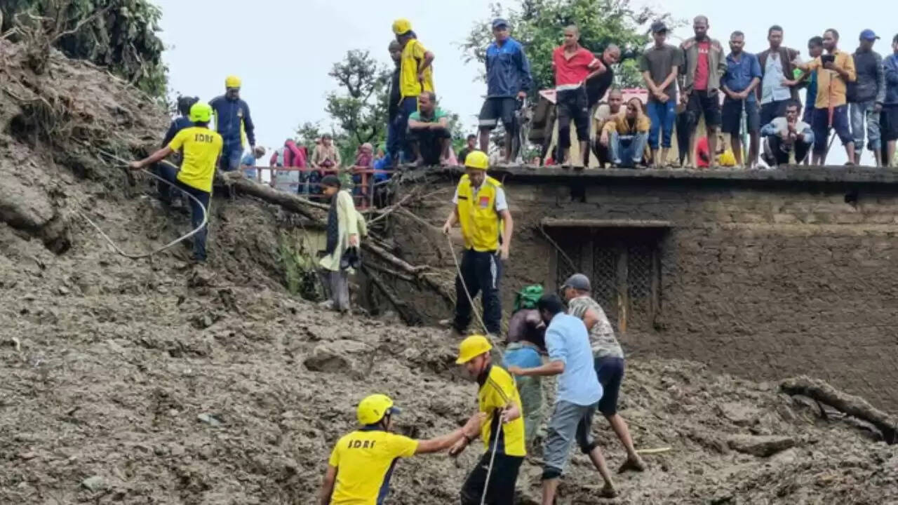 उत्तराखंड में भारी बारिश का कहर: जान-माल की हानि और राहत कार्य जारी