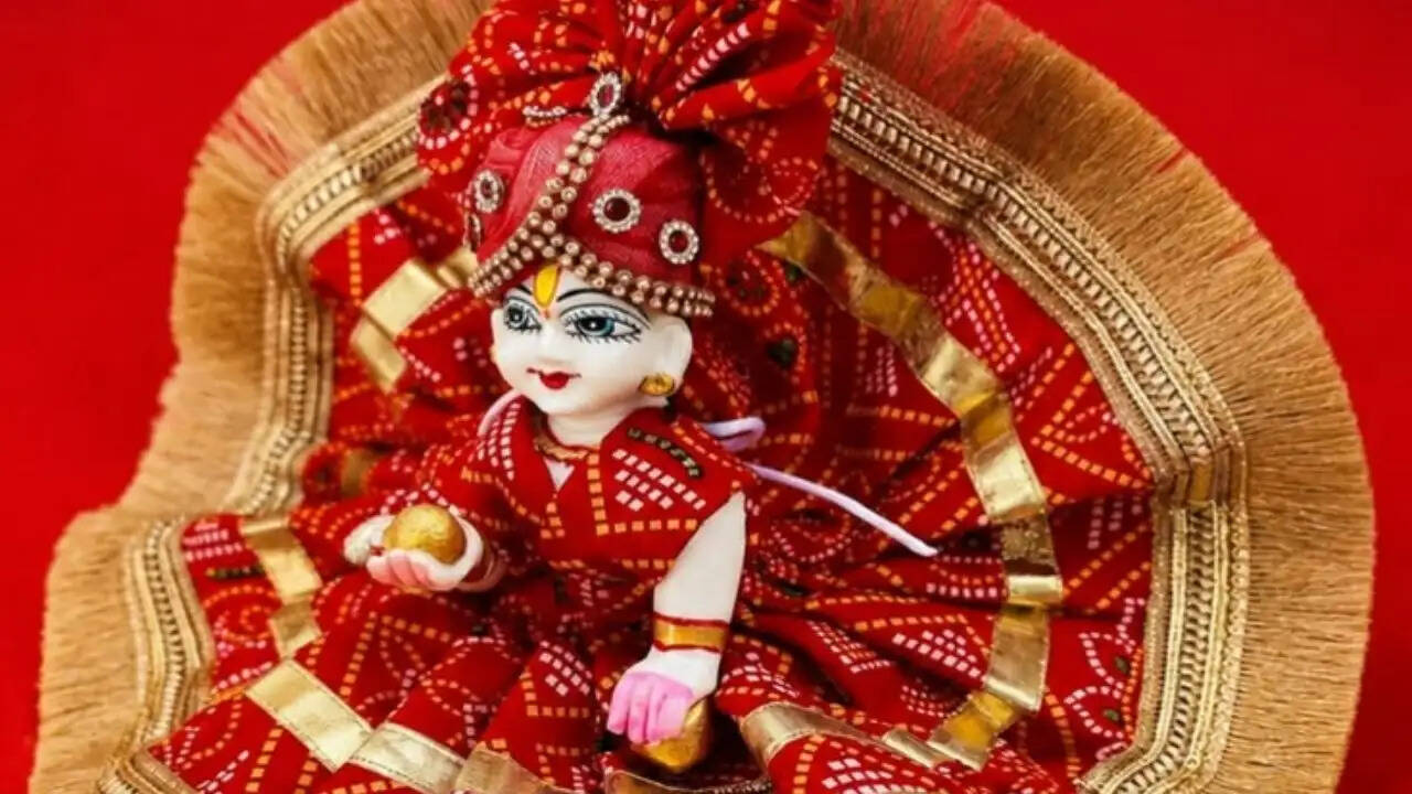 जन्माष्टमी पर लड्डू गोपाल के लिए अनोखे पोशाक डिज़ाइन: जानें कैसे सजाएं