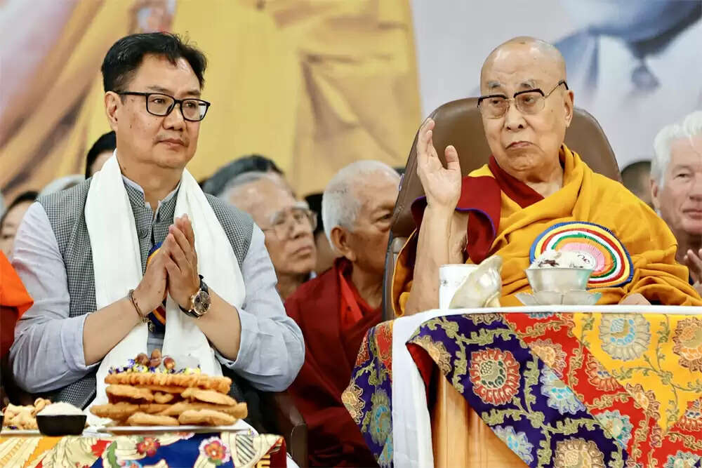 भारत की नई कूटनीति: दलाई लामा को सम्मान देने की पहल