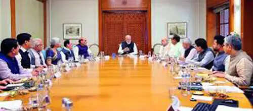 प्रधानमंत्री मोदी ने CCS बैठक में आवश्यक वस्तुओं की आपूर्ति पर चर्चा की