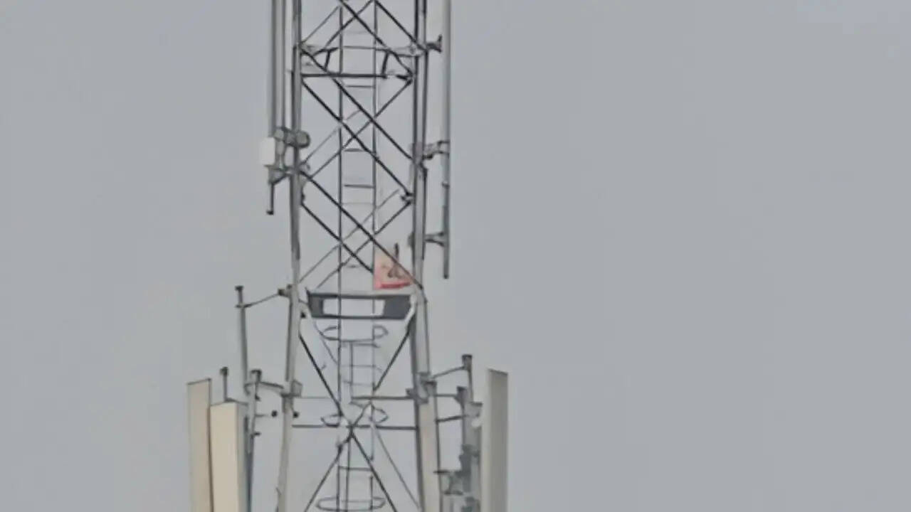 भोजपुर में प्रेम के जुनून ने नाबालिग को 200 फुट ऊंचे टावर पर चढ़ाया