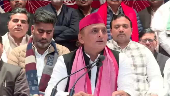 अखिलेश यादव का बयान: यूपी सरकार वंदे मातरम पर चर्चा कर जनता के मुद्दों से ध्यान भटकाना चाहती है