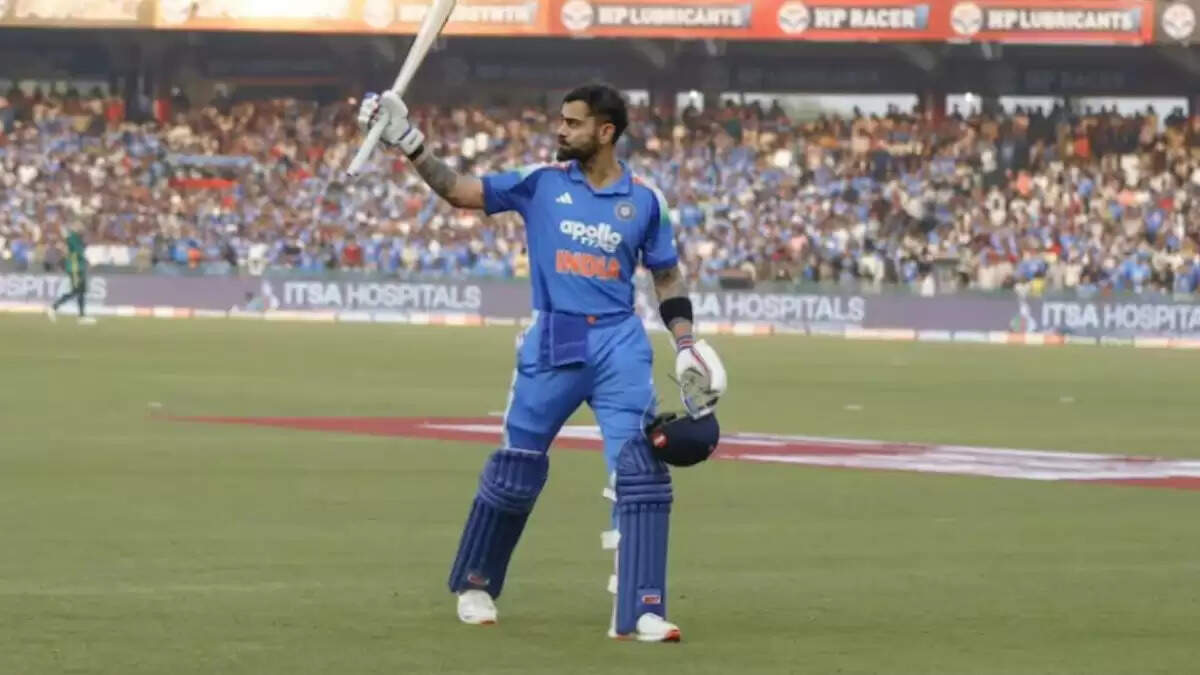 विराट कोहली के दूसरे लगातार शतक पर फैंस की खुशी, गंभीर को किया ट्रोल