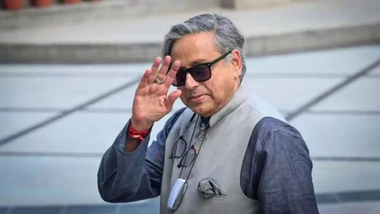 कांग्रेस में अनुशासन और संगठनात्मक सुधार की बहस: शशि थरूर और दिग्विजय सिंह का समर्थन