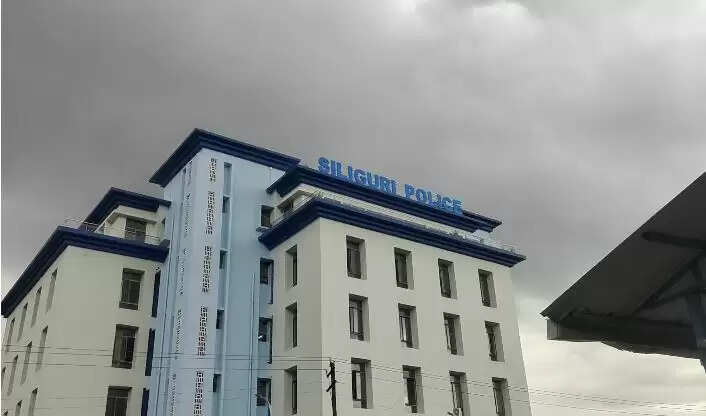 सिलीगुड़ी&nbsp;में क्रिसमस–न्यू ईयर के जश्न के बीच पुलिस अलर्ट, पब-बार की आड़ में बढ़ रहा नशे का कारोबार