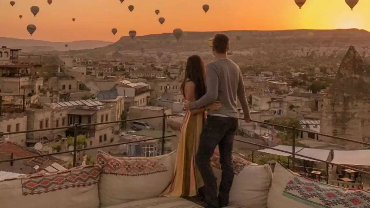 मूलांक 4 के व्यक्तियों के प्यार जताने के तरीके और रिश्तों में चुनौतियाँ