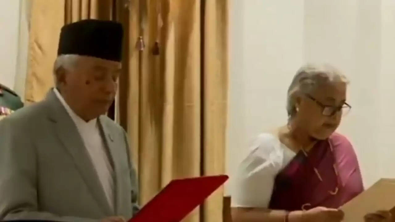 नेपाल में सुशीला कार्की ने अंतरिम प्रधानमंत्री के रूप में ली शपथ, राजनीतिक संकट का सामना