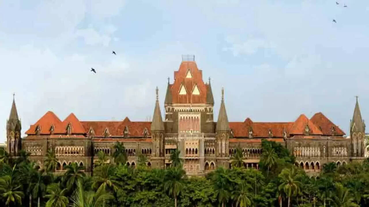 बॉम्बे हाई कोर्ट का महत्वपूर्ण फैसला: पत्नी का अपमान और शारीरिक संबंधों से इनकार तलाक का आधार