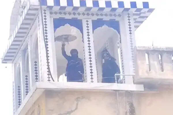 रुद्रप्रयाग में निहंग सिखों का विवाद: गुरुद्वारे की छत पर डेरा