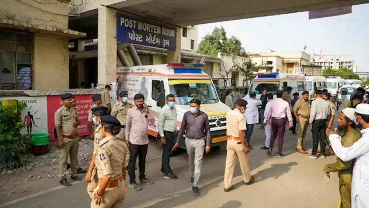 अहमदाबाद एयर इंडिया विमान हादसे में 163 शवों की पहचान, राहत कार्य जारी